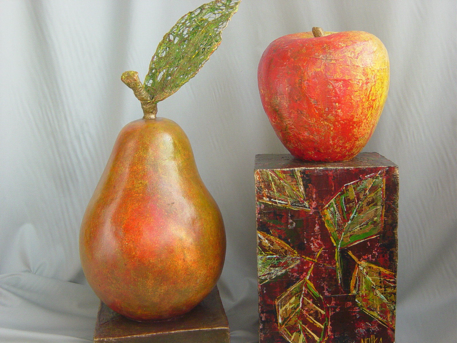 Photo des sculptures Pomme et Poire